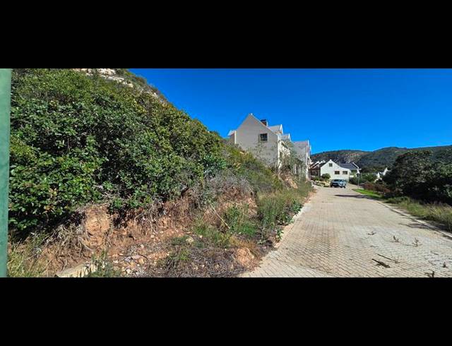 LAND FOR SALE IN VAKANSIEPLAAS